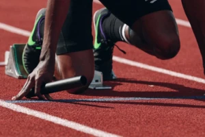 Sprinter in starting blocks ready for performance, symbolizing maximum physical effort and athletic performance that can be enhanced by deer velvet as a natural training supplement